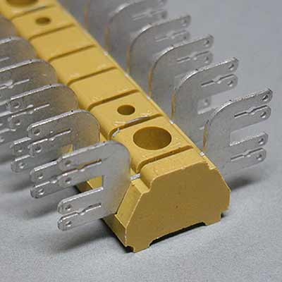 Weidmuller 480120000 MF 1/8 4X6.3/2.8 Исполнение: Многополюсная клеммная колодка, Одно- и многополюсные клеммные колодки, Расчетное сечение: 2.5 мм.кв, Соединение ножевого типа, Непосредственный монтаж